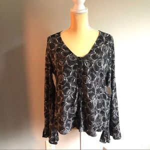 Hinge NWT v neck button front bell sleeve size M